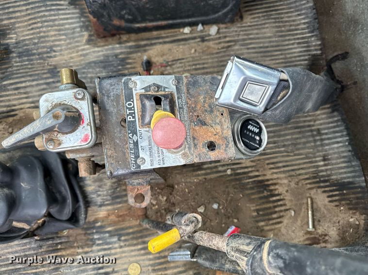 image for item EM2220 1995 Ford LT8000 truck cab and chassis