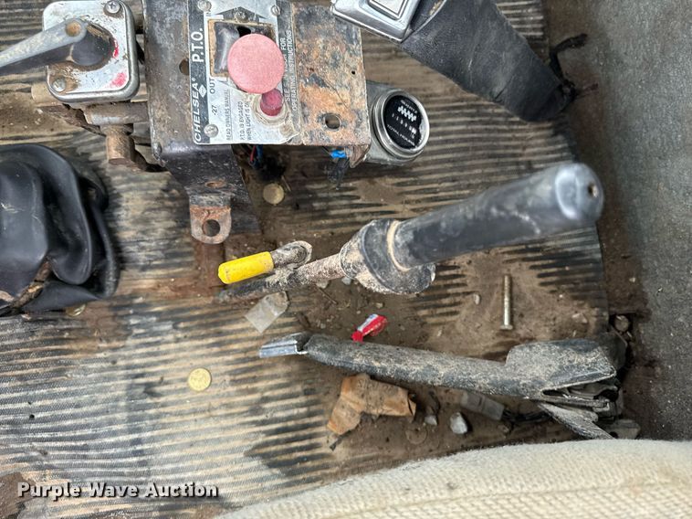 image for item EM2220 1995 Ford LT8000 truck cab and chassis