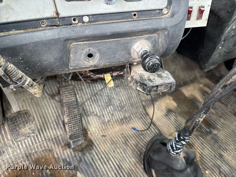 image for item EM2220 1995 Ford LT8000 truck cab and chassis