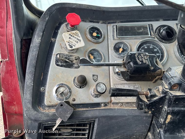 image for item EM2220 1995 Ford LT8000 truck cab and chassis