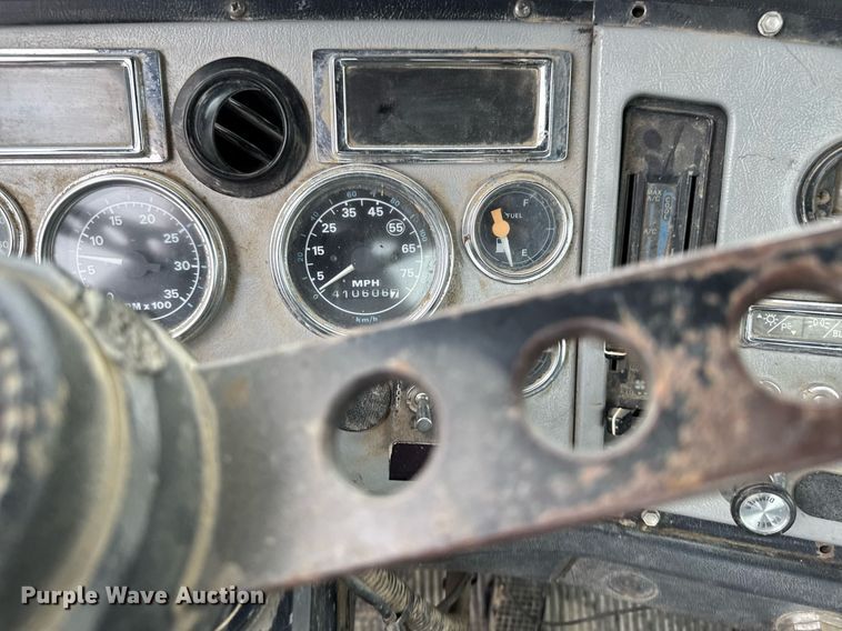 image for item EM2220 1995 Ford LT8000 truck cab and chassis