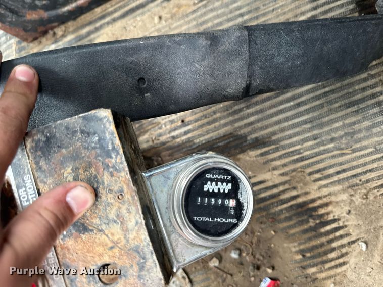 image for item EM2220 1995 Ford LT8000 truck cab and chassis