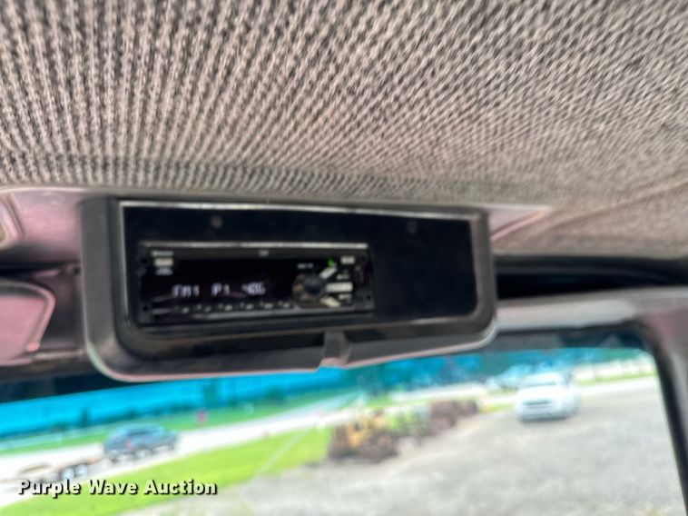 image for item EM2220 1995 Ford LT8000 truck cab and chassis