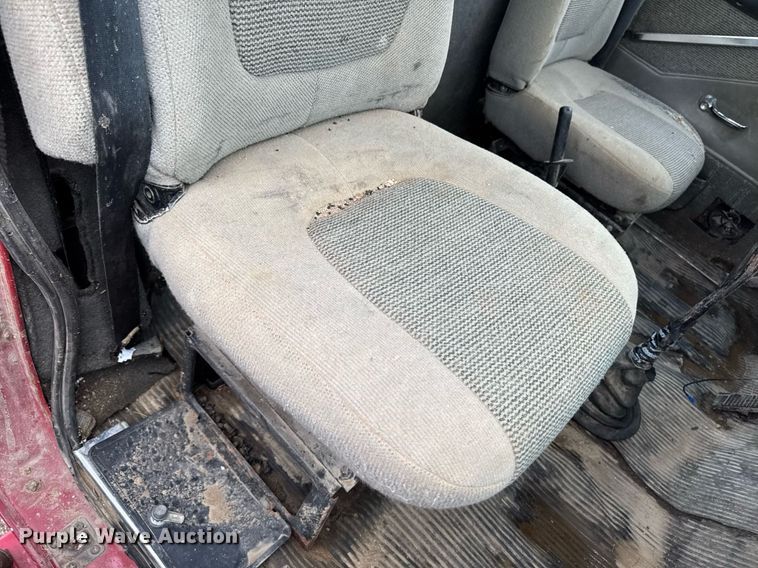 image for item EM2220 1995 Ford LT8000 truck cab and chassis