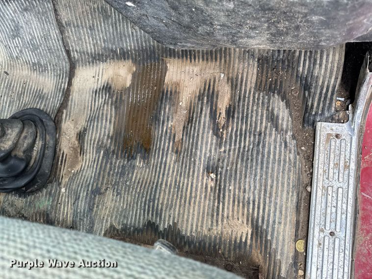 image for item EM2220 1995 Ford LT8000 truck cab and chassis