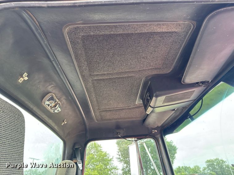 image for item EM2220 1995 Ford LT8000 truck cab and chassis