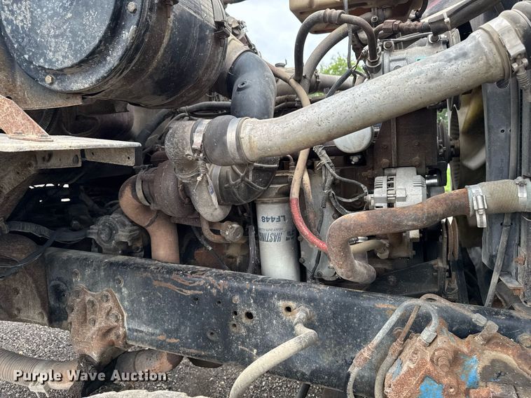 image for item EM2220 1995 Ford LT8000 truck cab and chassis