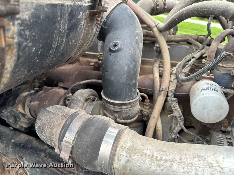 image for item EM2220 1995 Ford LT8000 truck cab and chassis