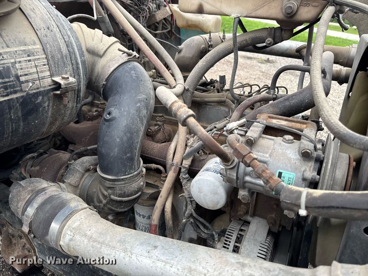 image for item EM2220 1995 Ford LT8000 truck cab and chassis