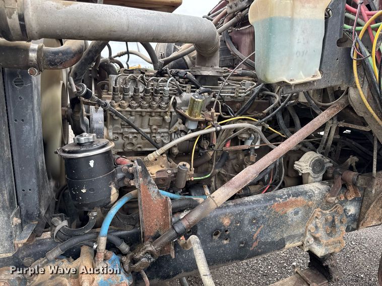 image for item EM2220 1995 Ford LT8000 truck cab and chassis