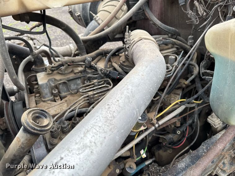 image for item EM2220 1995 Ford LT8000 truck cab and chassis