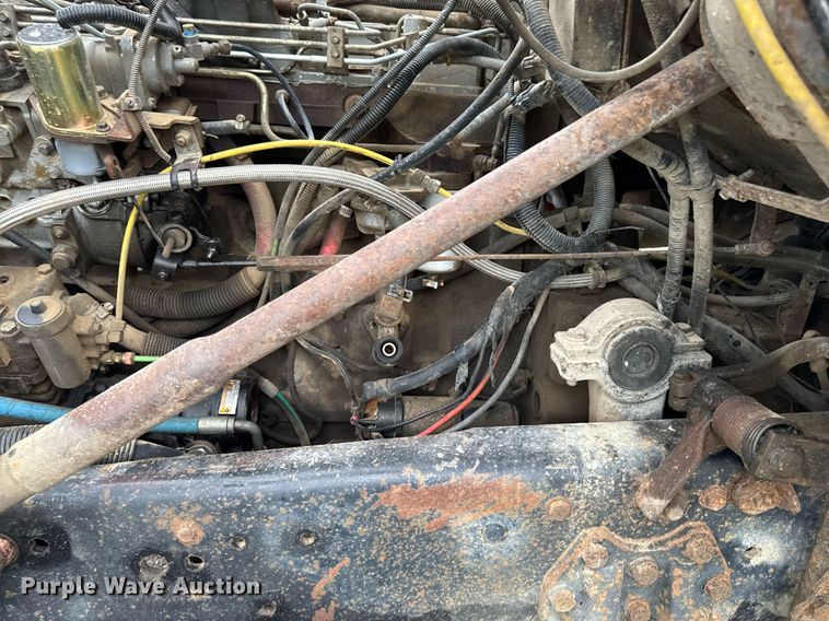 image for item EM2220 1995 Ford LT8000 truck cab and chassis