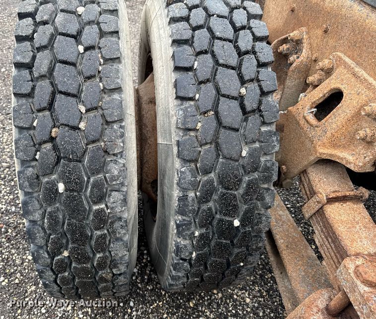 image for item EM2220 1995 Ford LT8000 truck cab and chassis