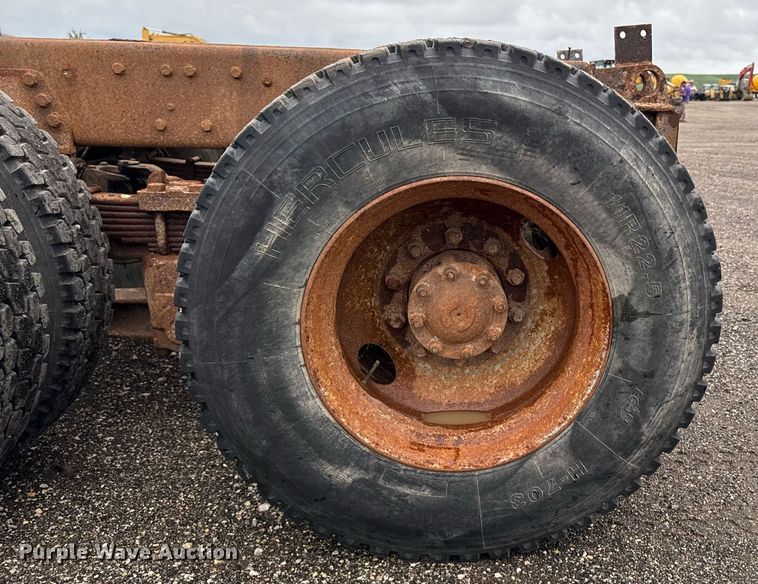 image for item EM2220 1995 Ford LT8000 truck cab and chassis