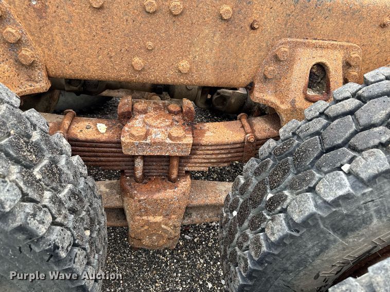 image for item EM2220 1995 Ford LT8000 truck cab and chassis