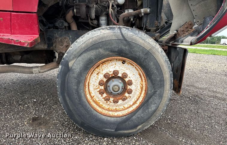 image for item EM2220 1995 Ford LT8000 truck cab and chassis