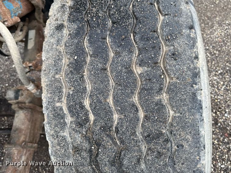 image for item EM2220 1995 Ford LT8000 truck cab and chassis