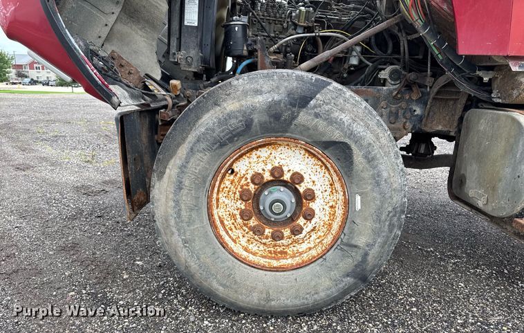 image for item EM2220 1995 Ford LT8000 truck cab and chassis