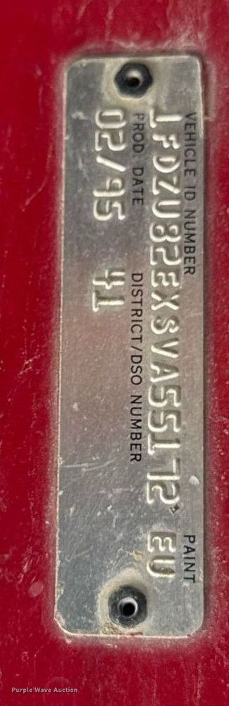 image for item EM2220 1995 Ford LT8000 truck cab and chassis