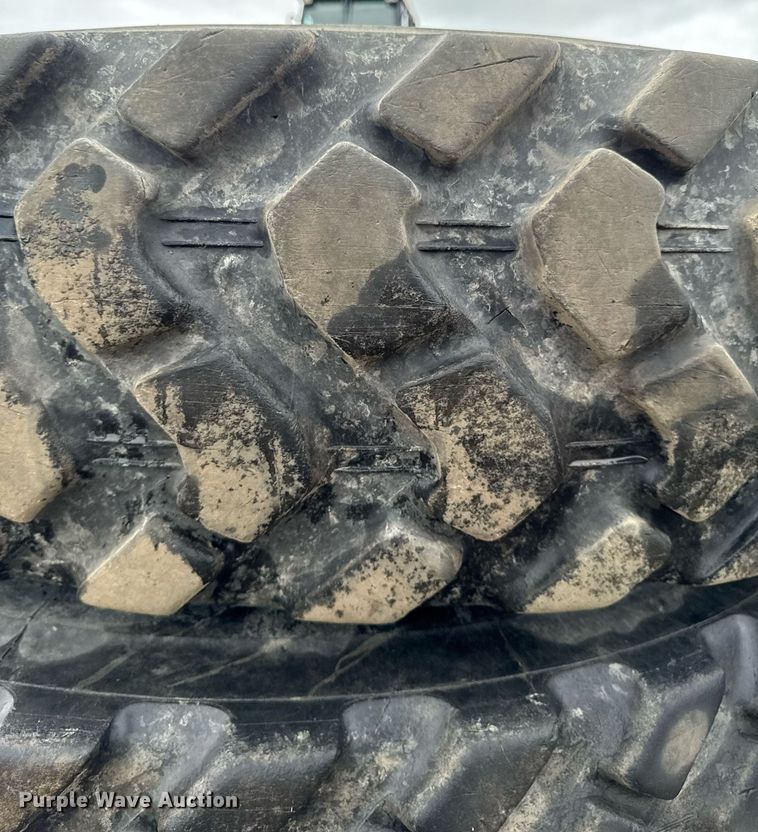 image for item EM2223 (6) Maxam MS203 motor grader tires