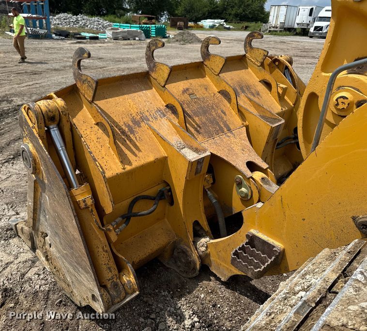 image for item EM2232 2004 John Deere 655C Series II track loader