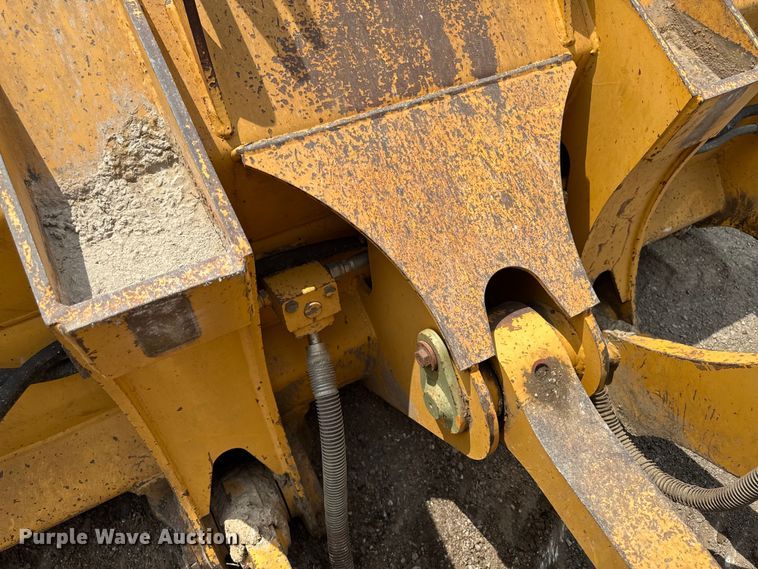 image for item EM2232 2004 John Deere 655C Series II track loader