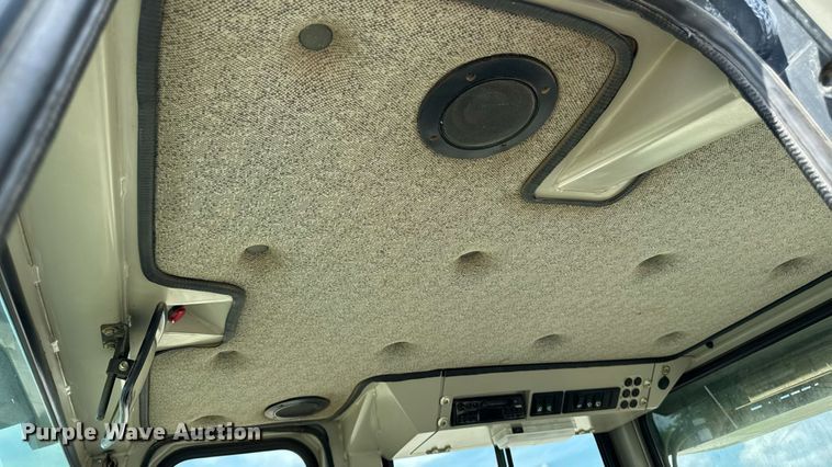 image for item EM2232 2004 John Deere 655C Series II track loader