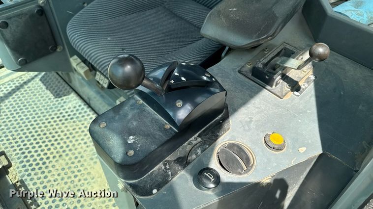 image for item EM2232 2004 John Deere 655C Series II track loader