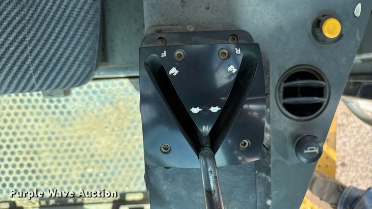 image for item EM2232 2004 John Deere 655C Series II track loader