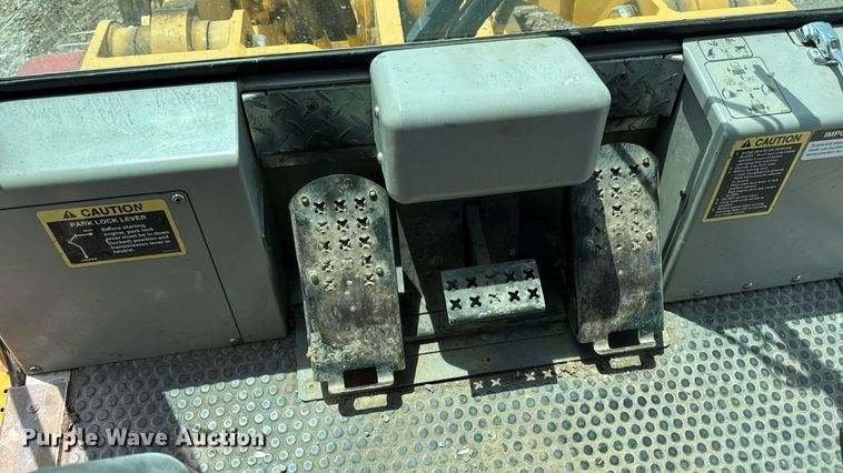 image for item EM2232 2004 John Deere 655C Series II track loader