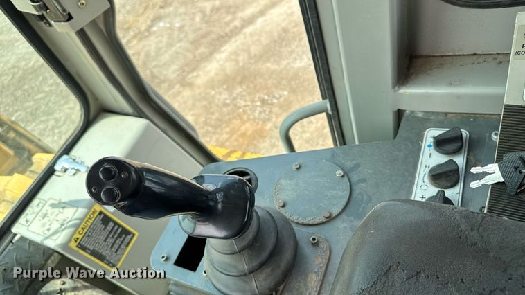 image for item EM2232 2004 John Deere 655C Series II track loader