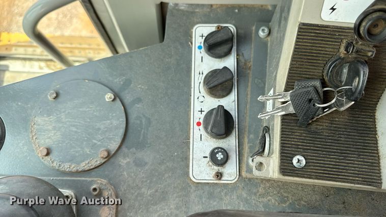 image for item EM2232 2004 John Deere 655C Series II track loader