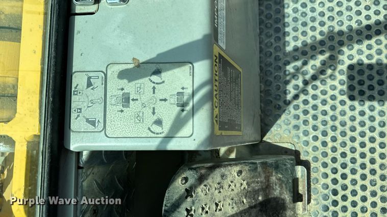 image for item EM2232 2004 John Deere 655C Series II track loader