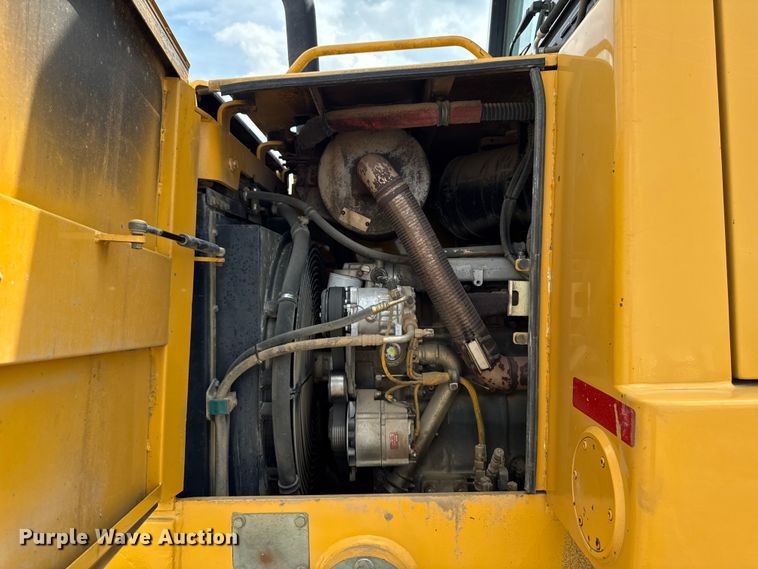 image for item EM2232 2004 John Deere 655C Series II track loader