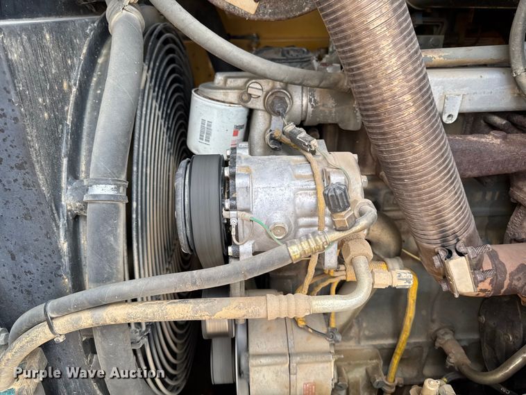 image for item EM2232 2004 John Deere 655C Series II track loader