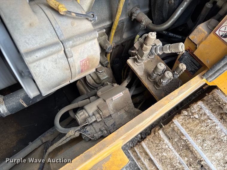 image for item EM2232 2004 John Deere 655C Series II track loader