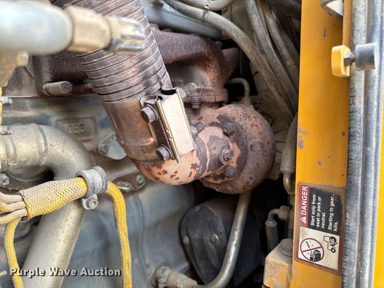 image for item EM2232 2004 John Deere 655C Series II track loader