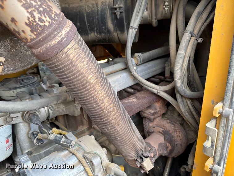 image for item EM2232 2004 John Deere 655C Series II track loader