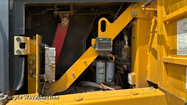 image for item EM2232 2004 John Deere 655C Series II track loader