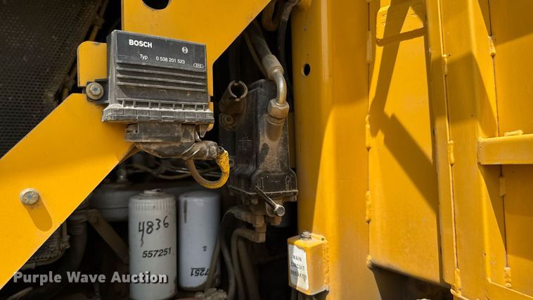 image for item EM2232 2004 John Deere 655C Series II track loader