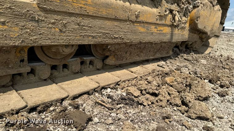 image for item EM2232 2004 John Deere 655C Series II track loader