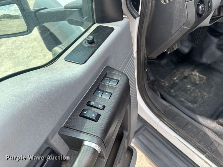 image for item EM2237 2016 Ford F550 Crew Cab flatbed truck