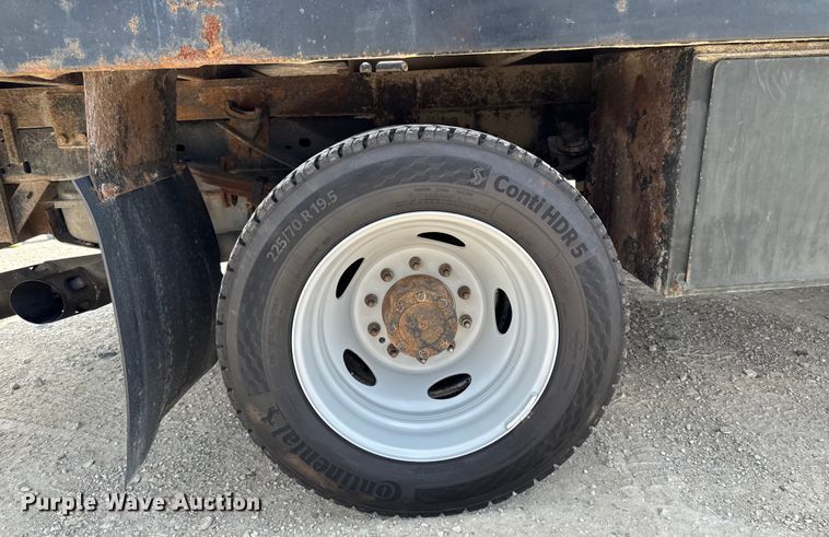 image for item EM2237 2016 Ford F550 Crew Cab flatbed truck