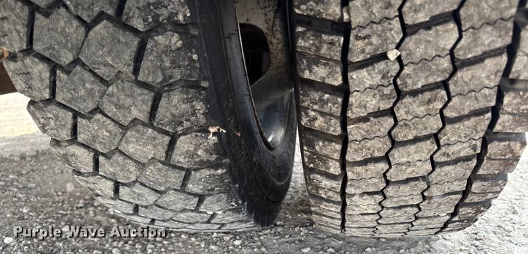 image for item EM2237 2016 Ford F550 Crew Cab flatbed truck