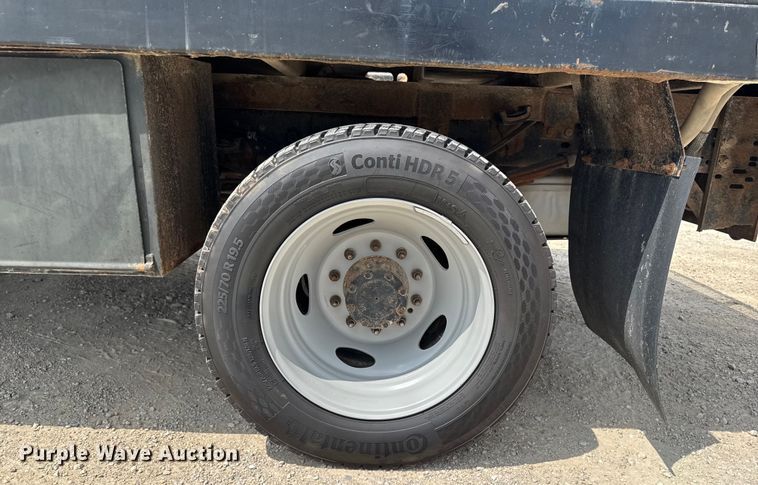 image for item EM2237 2016 Ford F550 Crew Cab flatbed truck