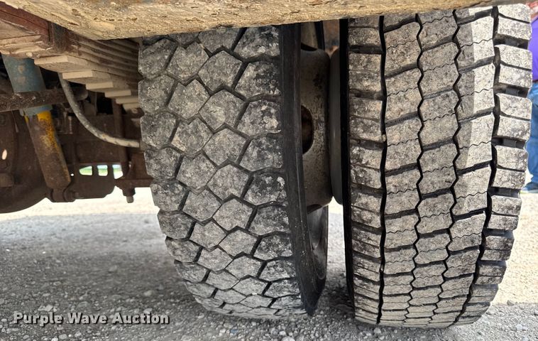 image for item EM2237 2016 Ford F550 Crew Cab flatbed truck