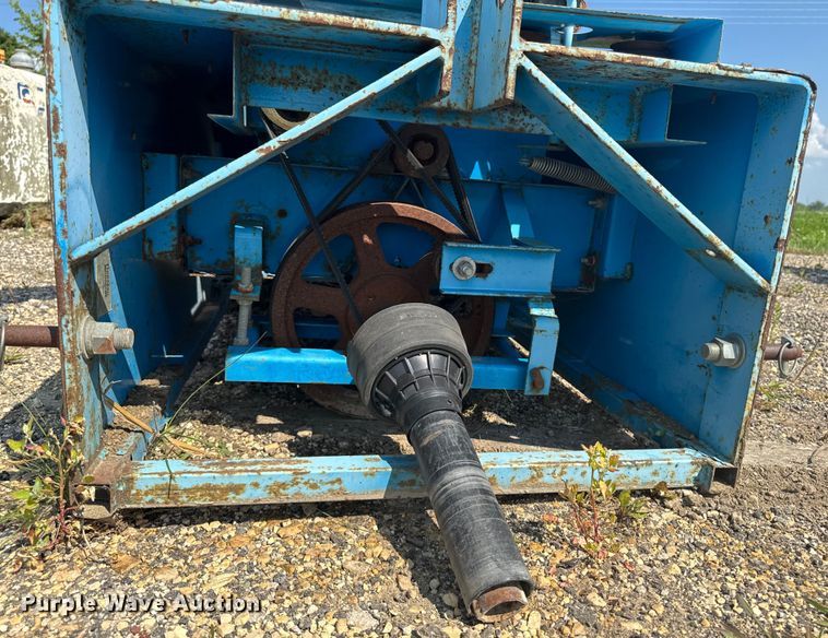 image for item EM2240 Goossen bale chopper