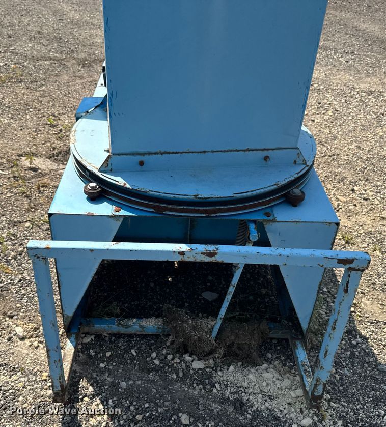 image for item EM2240 Goossen bale chopper