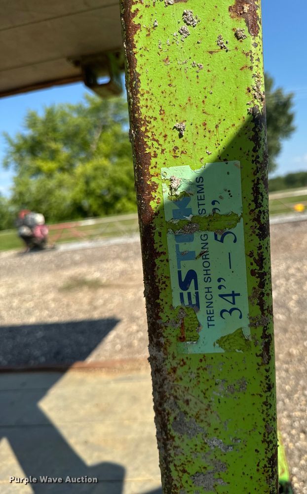 image for item EM2250 Vestek shoring box