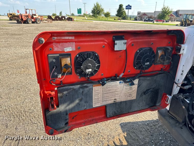 image for item EM2251 2021 Bobcat T870 tracked skid steer loader